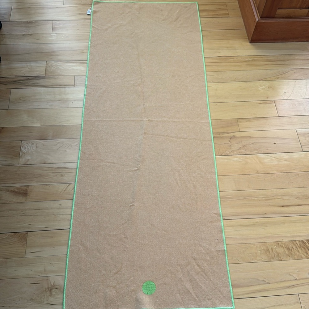 Manduka yogi toes skidless towel